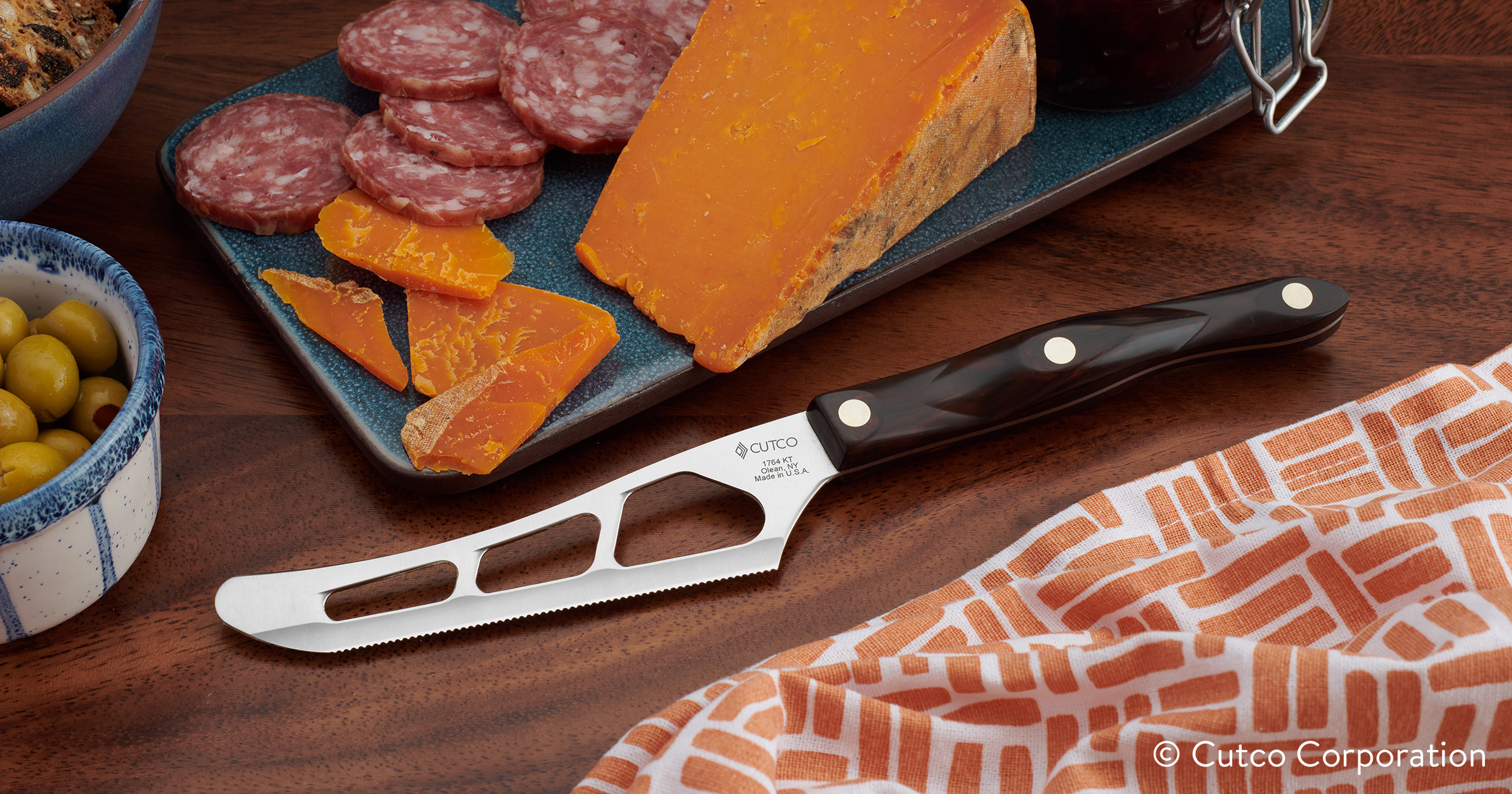 knife  cheese knife.jpg traditional cheese traditional cutco